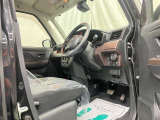 オイル・タイヤ交換などの日常整備などはもちろん、車検対応、事故や故障の修理対応など、様々な場面にてお客様をサポート致します。