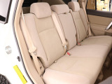 セカンドシートもゆったりとしていて長距離ドライブでも疲れにくいです!