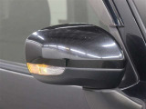 サイドターンランプ付きドアミラー。車両のドレスアップと右左折時の被視認性を兼ね備えたお洒落なミラーです。