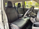 ゆったりとした運転席廻りです。