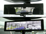 インテリジェント ルームミラーは、車両後方のカメラ映像をミラー面に映し出すので、車内の状況や、天候などに影響されず、いつでもクリアな後方視界が得られます。