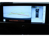 ハンドル操作に連動してガイドラインが変化するバックモニター搭載!クルマは構造上たくさんの死角がありますので、とても便利な機能です。あくまで補助の為の装備ですのでバックは目視での確認が大事ですよ!