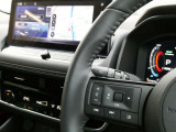 ナビの音量など車両情報を手元で操作できるハンドルスイッチ付き。