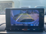 バックでの駐車が苦手な方や運転にあまり自信のない方でも後方の視界をしっかりサポート。安心して車庫入れが出来るバックカメラを装備しています!
