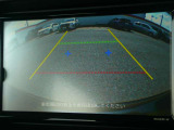 ガイドライン表示機能つきバックモニターです!バックでの駐車時など後方の安全確認ができて安心安全ですね♪