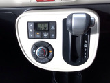 オートマチックシフトレバーは、手になじみ操作しやすい形状で安全運転にもつながります♪