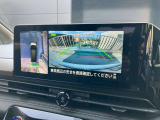 アラウンドビューモニター。上空から見下ろしているかのような映像を映し出して周囲を確認し、スムースな駐車をアシストします。