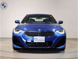 【キドニーグリル】BMWは約90年もの間、ほぼ全ての車両にひと目でBMWだと分かるこの特徴的なフロントグリルが備えられ、デザイン・アイコンとして親しまれてきました。