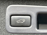 【パワーバックドア】スマートキーや運転席のボタンを押すだけでリアゲートが自動で開閉します!荷物を持っている時や、高い位置にあるバックドアを閉める際に便利な機能です♪