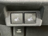 運転席と助手席には、さむ?い冬に大活躍のシートヒーター付いています!あっという間に、体が温まる◎ 頼もしい味方です^^