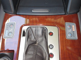 運転席と助手席にはシートヒーター&シートエアコンがついています。季節によって座面をあたたかくしたり、涼しくしたり、ドライブをさらに快適にしてくれます。3段階に温度設定が可能です。