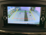 バックモニターで、後方を確認しながら安心して駐車することができます。※カメラが映し出す範囲は限られています。必ず車両周辺の安全を直接確認してください。
