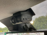 日産オリジナルドライブレコーダー(フロント+室内)搭載しております。車室内カメラで車内および車側面を撮影。走行中の幅寄せ対策や後方撮影にも対応しております。