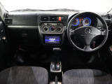 操作性に優れた運転席となります!小物入れや各ボタンの配置にこだわり、使いやすいです!座り心地もよく視認性も良好なのでロングドライブもお任せ下さい!
