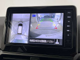 アラウンドビューモニターで車を上空から見下ろしているような映像を映し出します。周囲の状況がひと目でわかります!