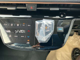 電制シフトは、手首を軽く動かすだけで操作できる、まったく新しい操作感です。