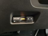 ハンドルの左下にETC2.0がついています。高速道路の料金所の通過も楽々です。 カードの取り出しもしやすい場所についています。
