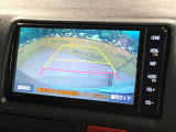 【バックカメラ】駐車時に後方がリアルタイム映像で確認できます。大型商業施設や立体駐車場での駐車時や、夜間のバック時に大活躍!運転スキルに関わらず、今や必須となった装備のひとつです!