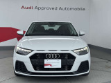 Audiの象徴であるシングルフレームグリルをよりワイドで低くシャープなデザインとすることでワイド&ローのフォルムを協調しています。