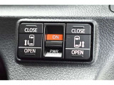 両側パワースライドドア付きだから、狭い駐車スペースなどでの乗り降りラクラク♪小さなお子さまのいるご家庭には嬉しい装備です。