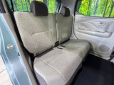 後部座席も気になるようなキズ・汚れやへたり等、大きなダメージはなく、良好な状態です。