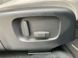 【8way電動シート】フロントシートは電動シートを採用しておりますので、ドライビングポジションの微調整が可能です。