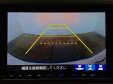 【バックカメラ】運転が苦手な方も車庫入れラクラクです!ギアをリバースに入れれば自動的に切り換わりますので、面倒な操作は不要です♪狭い駐車場もお車を傷つけず安心ですね!