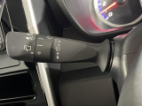 【オートワイパー(AUTO)】雨が降り出した時に、雨滴検出用センサー(レインセンサー)が雨滴を感知すると、自動でワイパーが動作します。