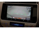 バックモニターがあれば車庫入れ時など、後ろが確認できて安心です。運転に自信がない方にはおすすめの装備です。ただし、バック時目視での確認も忘れずに。