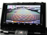 お車選びをお楽しみ頂けるよう、在庫車の展示スペースを十分に確保しております。