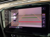 アラウンドビューモニター。バックカメラはもちろん車を上空から見たようなカメラで周囲の様子をモニターできます。