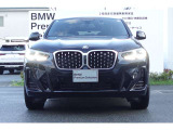 BMWの代名詞の【キドニーグリル】グリルが腎臓のように見えるので【キドニー】と呼ばれるようになりました。一目見ただけでBMWであると認識できる確固たるアイコンとして存在感を放ちます。
