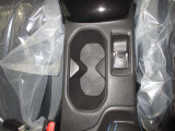 運転席の近くにドリンクホルダーがあるのでとても便利です。