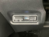 ハンドルの左下にETCがついています。高速道路の料金所の通過も楽々です。 カードの取り出しもしやすい場所についています。