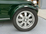 ケータハム純正アルミホイールに、タイヤは、AVON 155/65R14
