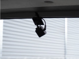 ◆前後ドライブレコーダー付き◆映像・音声などを記録する自動車用の装置です。もしもの事故の際の記録はもちろん、旅行の際の思い出としてドライブの映像を楽しむことができます。