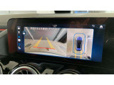 【リアカメラ】見通しの悪い場所への進入時や狭い場所での駐車時に役立ちます。