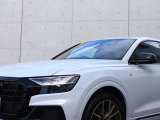 ●Audiが最初に採用したLEDポジショニングランプ。シャープなラインで昼間でも点けていたいと思うほど上品でオシャレです。夜間走行時はさらに目立ちます!