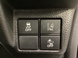 Hondaセンシング用の、VSA(ABS+TCS+横滑り抑制)解除とレーンキープアシストシステムのメインスイッチなどはハンドルの右側に装備しています。