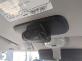 ドライブレコーダー付きで前方だけでなく車室内を録画しているので、万一のとき記録に残せて安心です。