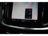 フロントシートには、シートヒーターに加えベンチレーション機能、ステアリングホイールヒーターも装備しています。シートヒーターはフロントだけでなくリアシートにも装備。4席で独立した調整が可能です
