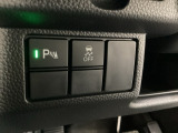 ハンドルの左下にはHondaセンシング用の、VSA(ABS+TCS+横滑り抑制)解除スイッチなどもついています。