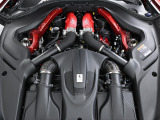 3.9L・V8ツインターボエンジンをフロントに搭載しております。