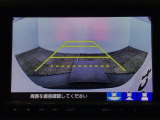 【バックカメラ】運転が苦手な方も車庫入れラクラクです!ギアをリバースに入れれば自動的に切り換わりますので、面倒な操作は不要です♪狭い駐車場もお車を傷つけず安心ですね!