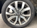 純正アルミホイールです。足元が引き立つので、車全体のイメージがアップしますよ!