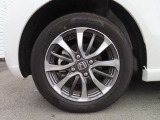 純正アルミホイールが装備されています!