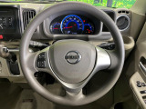 インテリアに合わせたデザインのステアリングは、運転される方のことも考え、運転しやすい形状、大きさです。是非一度、実際に触ってお確かめください。