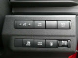 自動(被害軽減)ブレーキ、踏み間違い衝突防止アシスト、車線逸脱防止支援システム、横滑り防止装置などのセーフティ機能が充実してます。
