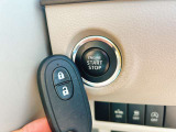 【スマートキー&プッシュスタートシステム】カバンやポケットに入れたままドアの開閉ができ、ワンタッチで楽々エンジンをかけられます♪