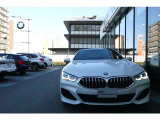BMWの代名詞の【キドニーグリル】グリルが腎臓のように見えるので【キドニー】と呼ばれるようになりました。一目見ただけでBMWであると認識できる確固たるアイコンとして存在感を放ちます。